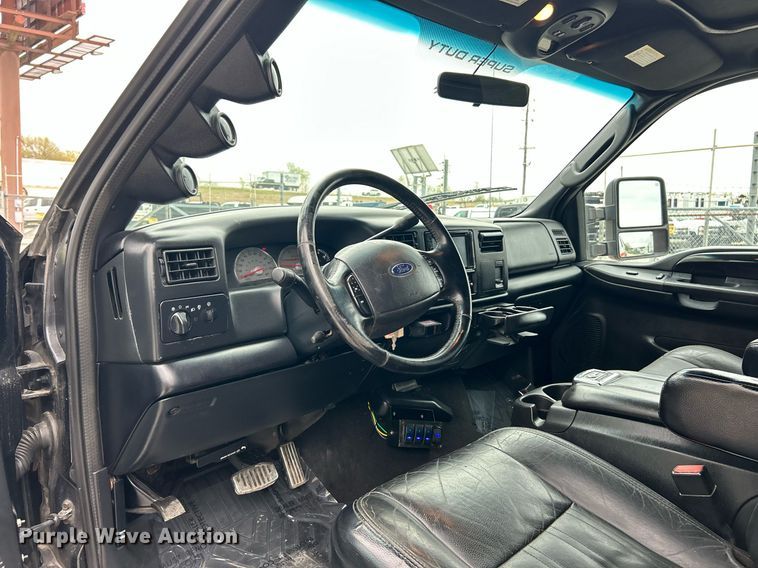 image for item EK2946 2004 Ford F350 Super Duty Harley Davidson Crew Cab pickup truck