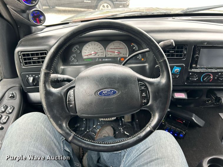 image for item EK2946 2004 Ford F350 Super Duty Harley Davidson Crew Cab pickup truck