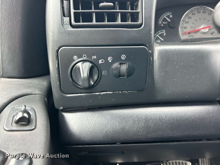 image for item EK2946 2004 Ford F350 Super Duty Harley Davidson Crew Cab pickup truck