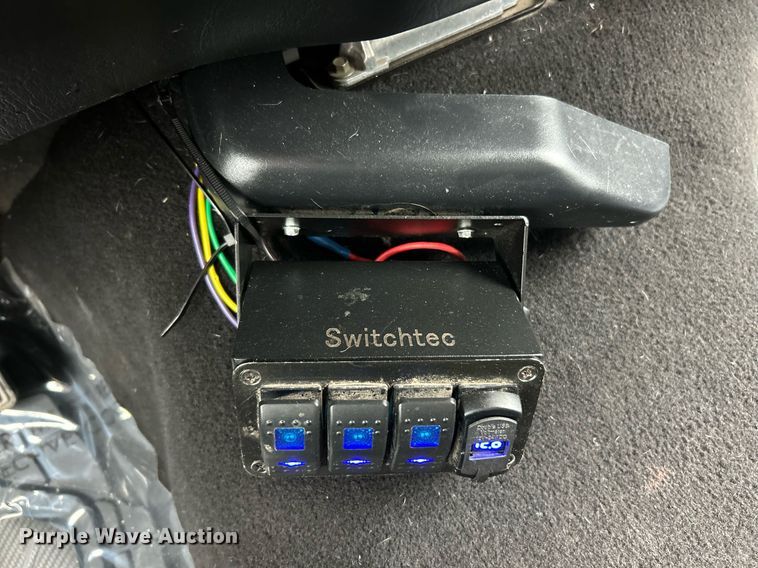 image for item EK2946 2004 Ford F350 Super Duty Harley Davidson Crew Cab pickup truck