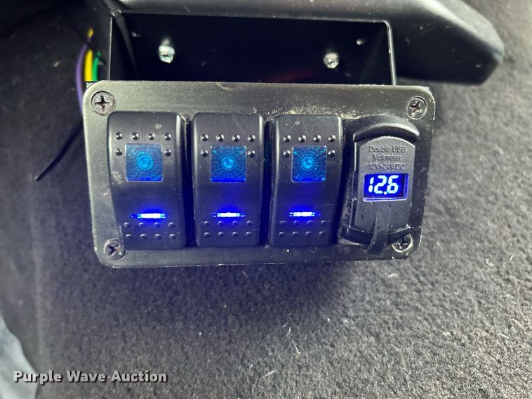 image for item EK2946 2004 Ford F350 Super Duty Harley Davidson Crew Cab pickup truck