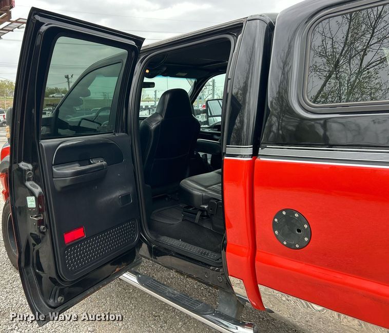 image for item EK2946 2004 Ford F350 Super Duty Harley Davidson Crew Cab pickup truck