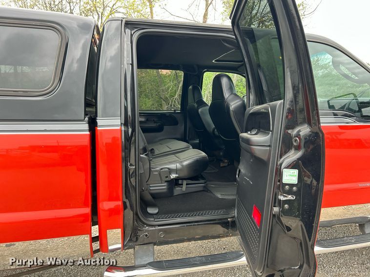 image for item EK2946 2004 Ford F350 Super Duty Harley Davidson Crew Cab pickup truck