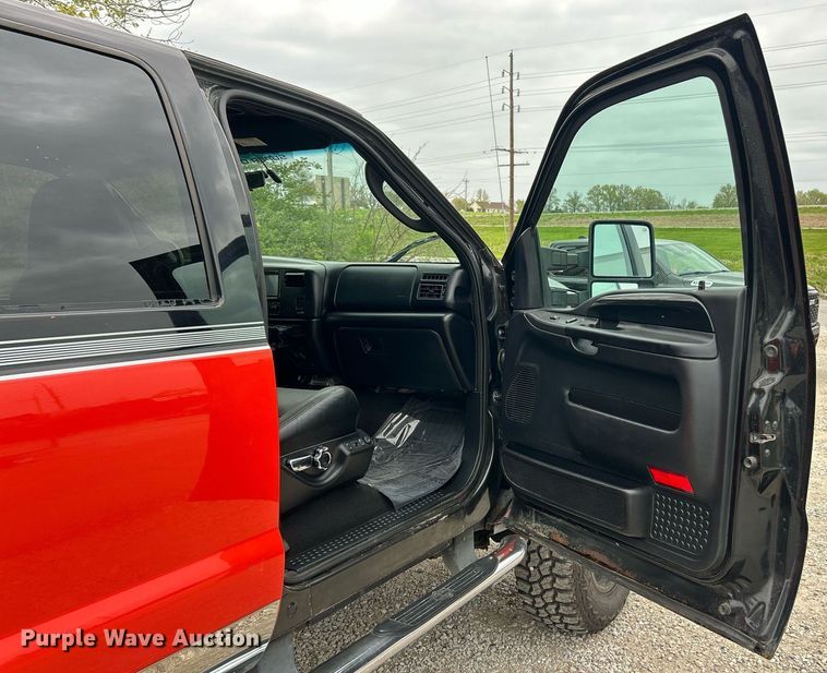 image for item EK2946 2004 Ford F350 Super Duty Harley Davidson Crew Cab pickup truck