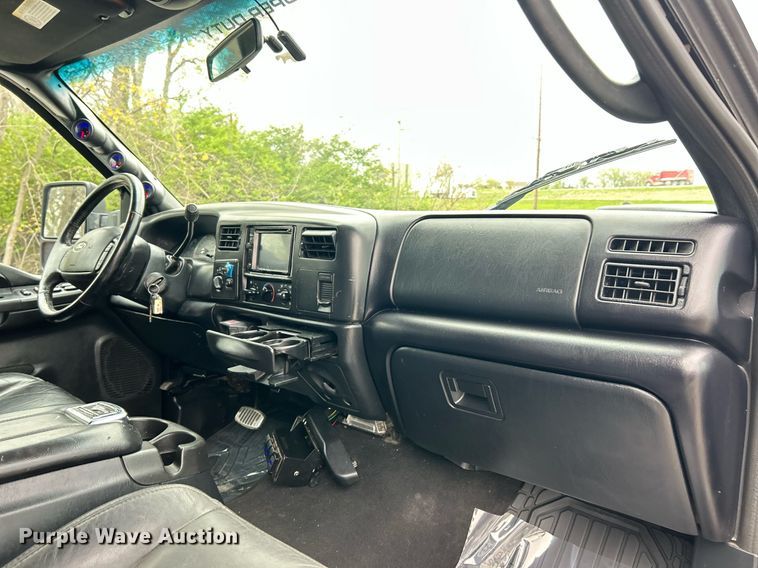 image for item EK2946 2004 Ford F350 Super Duty Harley Davidson Crew Cab pickup truck