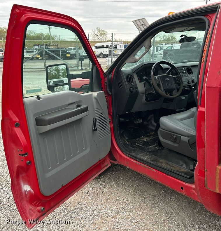 image for item EK2947 2013 Ford F350 Super Duty XL flatbed pickup truck