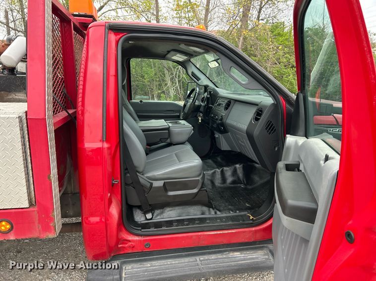 image for item EK2947 2013 Ford F350 Super Duty XL flatbed pickup truck