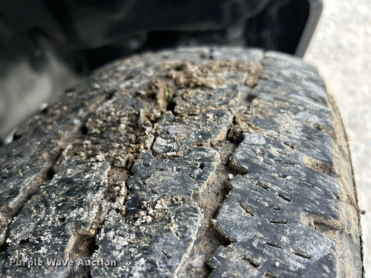 image for item EK2947 2013 Ford F350 Super Duty XL flatbed pickup truck