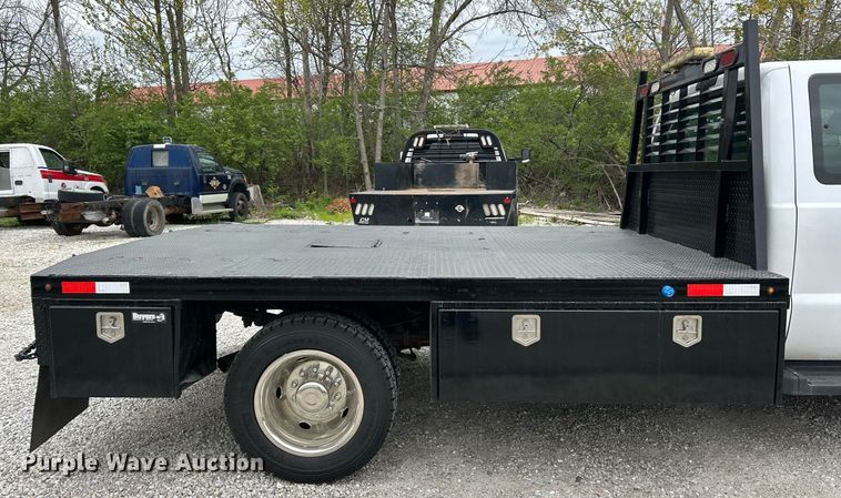 image for item EK2948 2015 Ford F550 Super Duty SuperCab flatbed truck