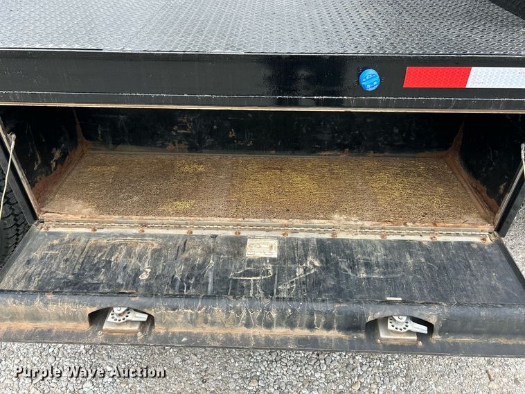 image for item EK2948 2015 Ford F550 Super Duty SuperCab flatbed truck