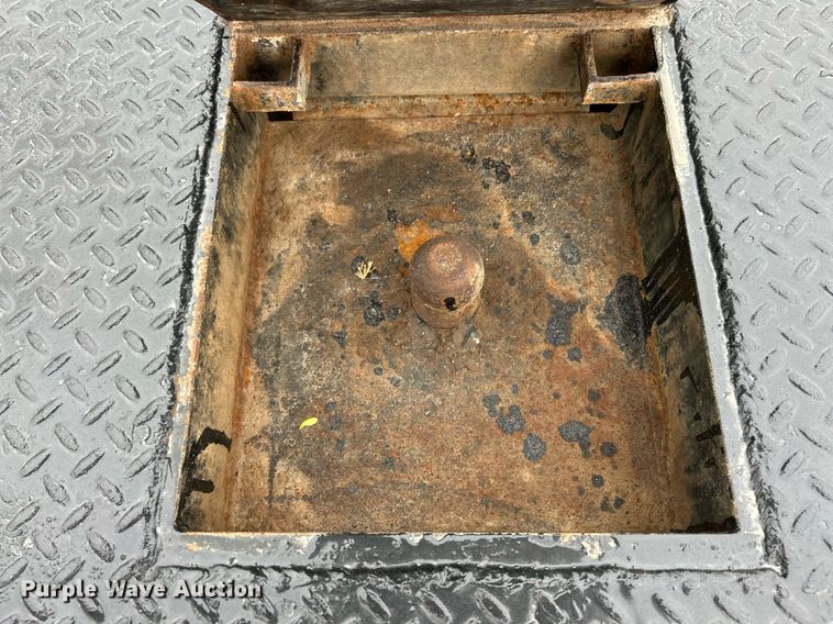 image for item EK2948 2015 Ford F550 Super Duty SuperCab flatbed truck