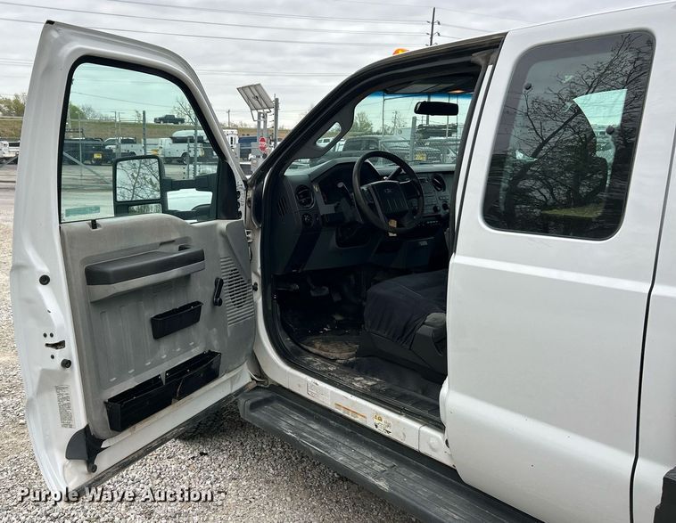 image for item EK2948 2015 Ford F550 Super Duty SuperCab flatbed truck