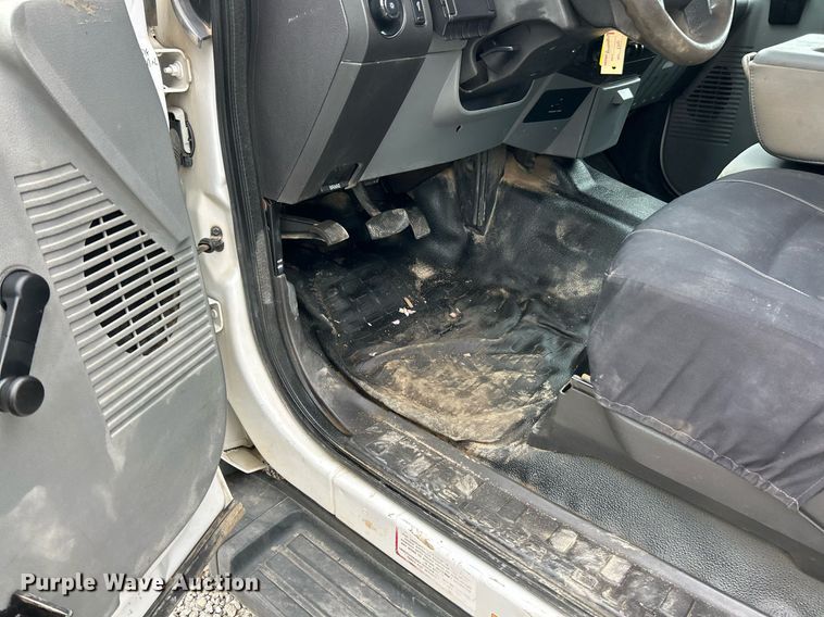 image for item EK2948 2015 Ford F550 Super Duty SuperCab flatbed truck