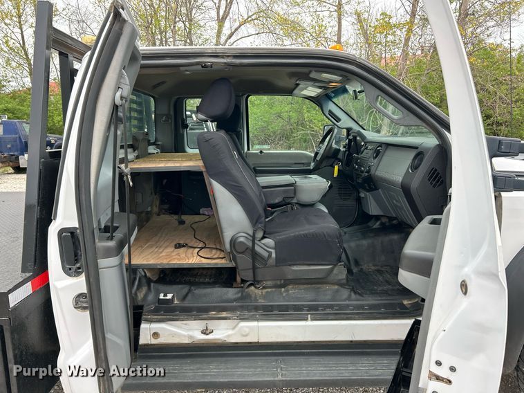 image for item EK2948 2015 Ford F550 Super Duty SuperCab flatbed truck