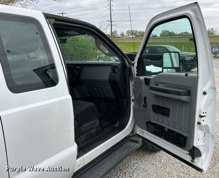 image for item EK2948 2015 Ford F550 Super Duty SuperCab flatbed truck