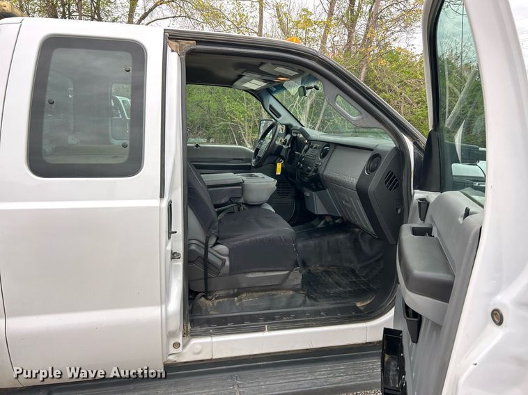 image for item EK2948 2015 Ford F550 Super Duty SuperCab flatbed truck