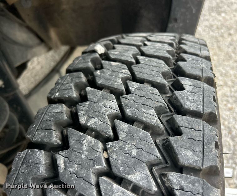 image for item EK2948 2015 Ford F550 Super Duty SuperCab flatbed truck