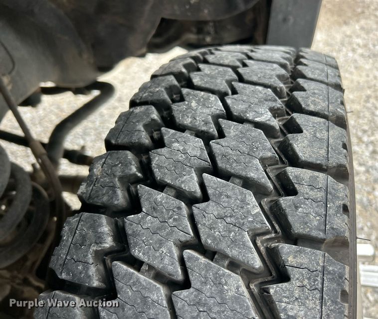 image for item EK2948 2015 Ford F550 Super Duty SuperCab flatbed truck