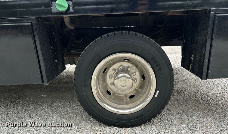 image for item EK2948 2015 Ford F550 Super Duty SuperCab flatbed truck