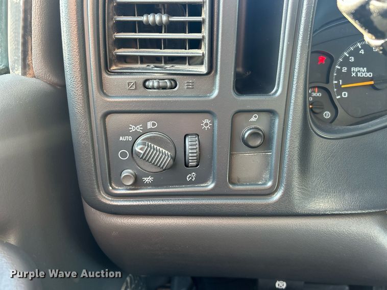 image for item EK2960 2006 Chevrolet Silverado 2500HD pickup truck