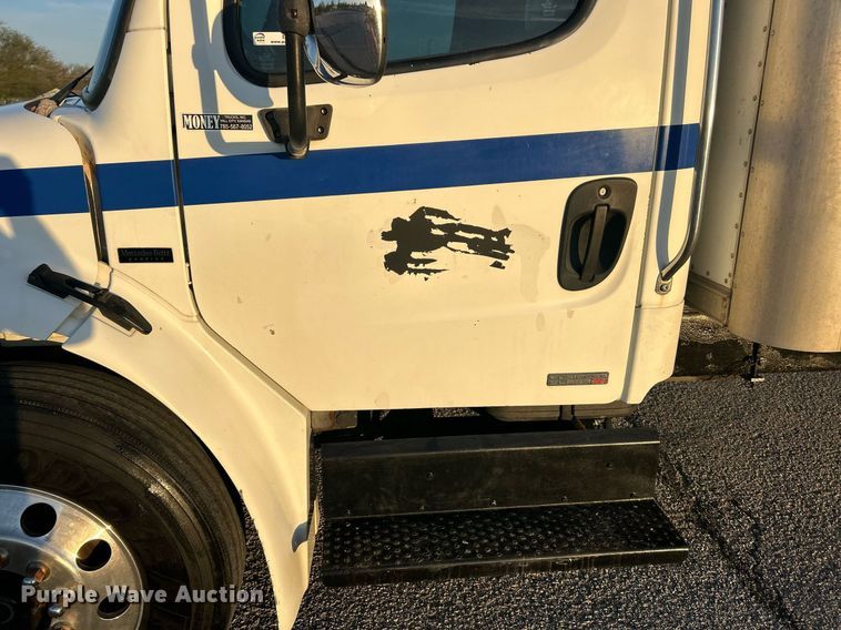 image for item EK2965 2004 Freightliner Business Class M2 box truck