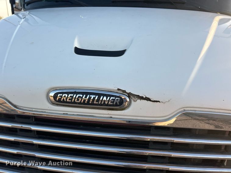 image for item EK2965 2004 Freightliner Business Class M2 box truck