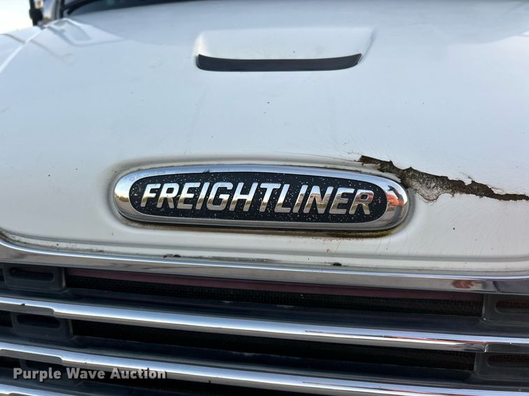 image for item EK2965 2004 Freightliner Business Class M2 box truck