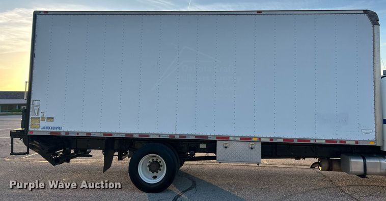 image for item EK2965 2004 Freightliner Business Class M2 box truck