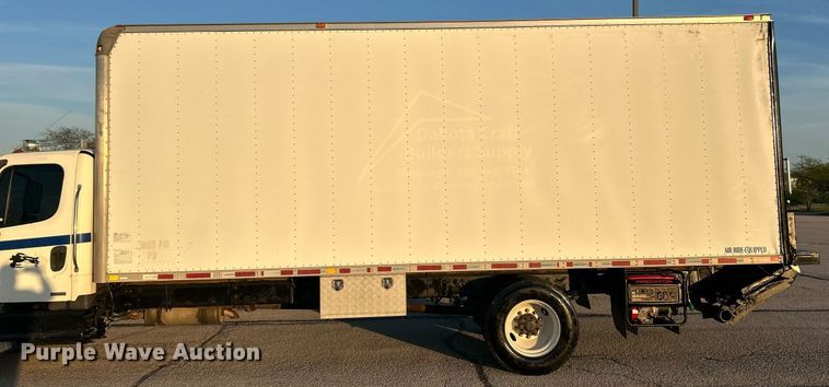 image for item EK2965 2004 Freightliner Business Class M2 box truck