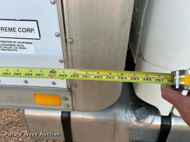 image for item EK2965 2004 Freightliner Business Class M2 box truck