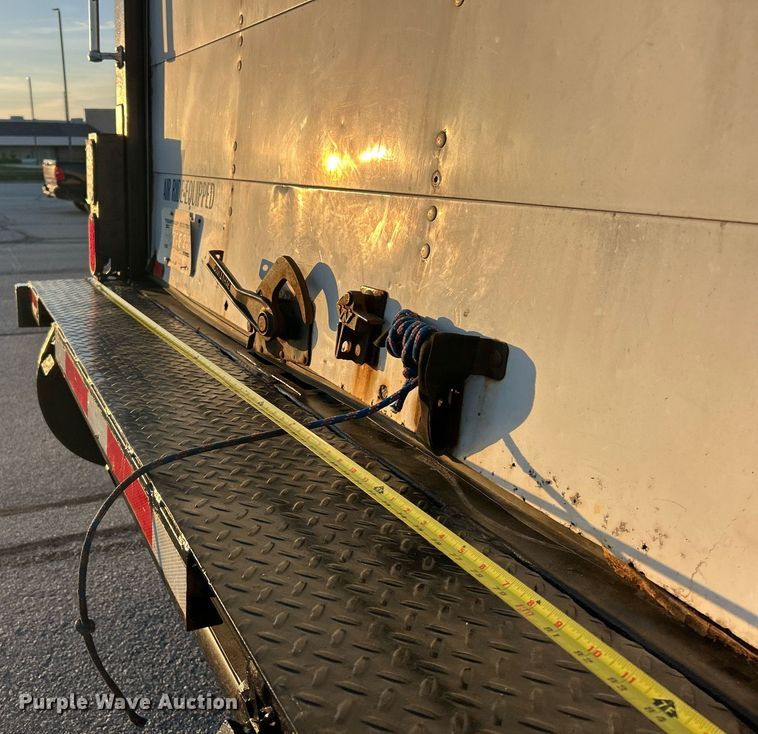 image for item EK2965 2004 Freightliner Business Class M2 box truck