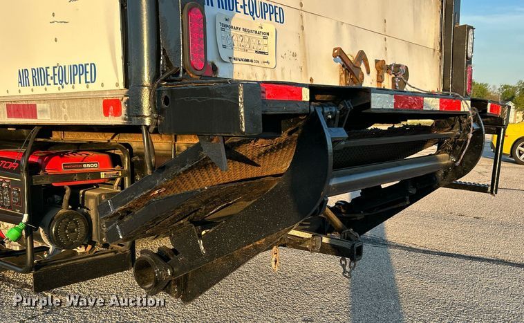 image for item EK2965 2004 Freightliner Business Class M2 box truck