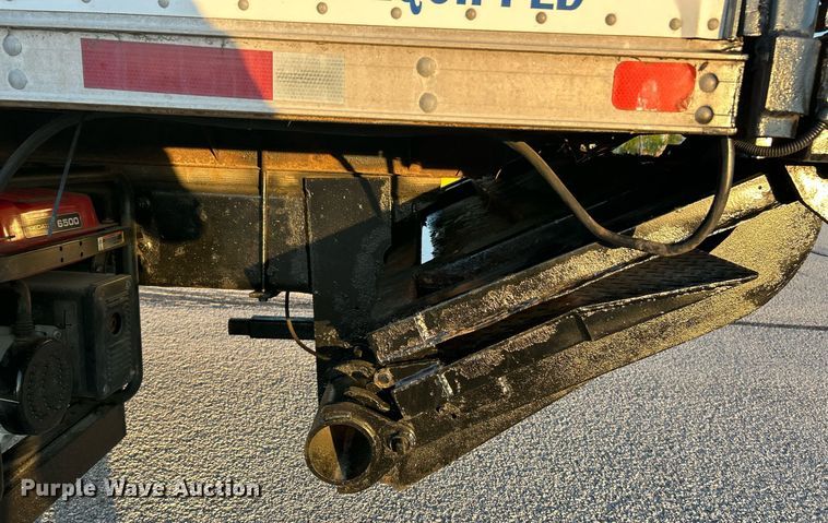 image for item EK2965 2004 Freightliner Business Class M2 box truck