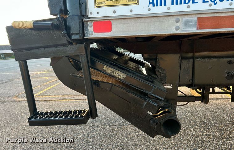 image for item EK2965 2004 Freightliner Business Class M2 box truck