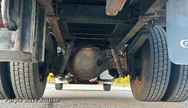 image for item EK2965 2004 Freightliner Business Class M2 box truck