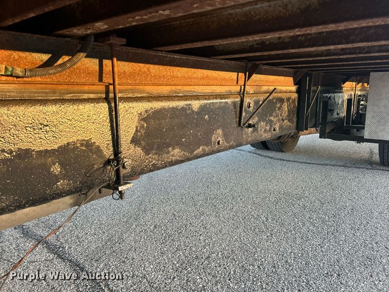 image for item EK2965 2004 Freightliner Business Class M2 box truck