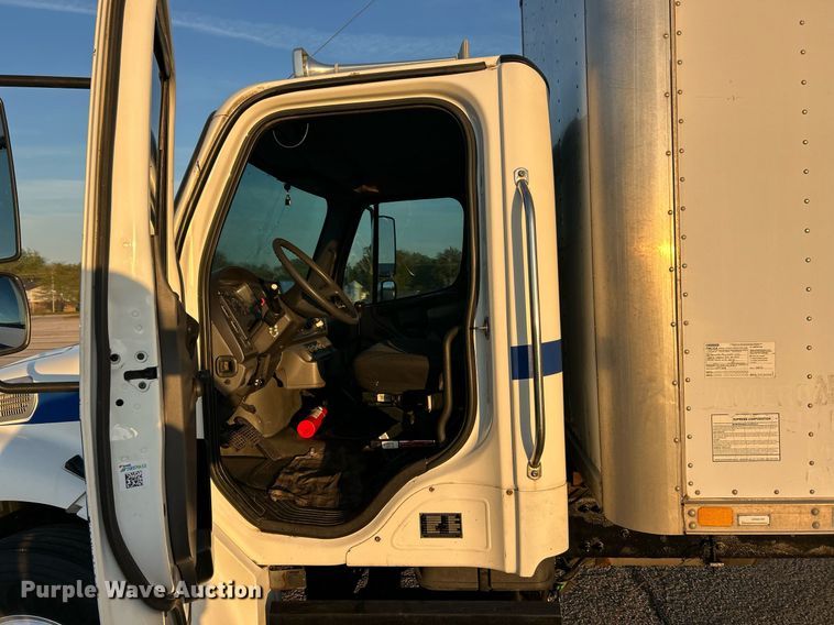 image for item EK2965 2004 Freightliner Business Class M2 box truck