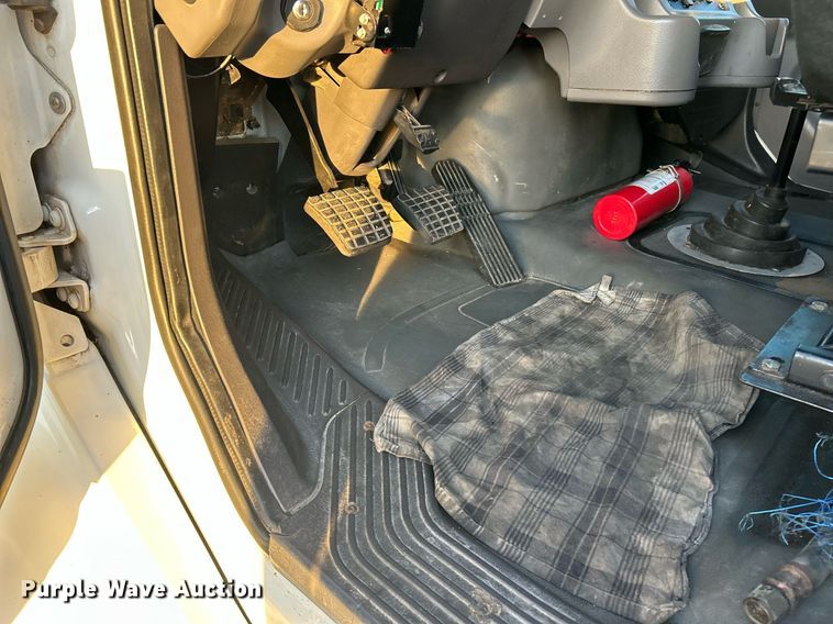 image for item EK2965 2004 Freightliner Business Class M2 box truck