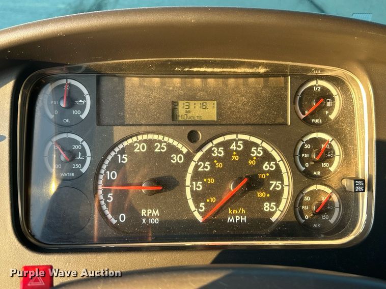 image for item EK2965 2004 Freightliner Business Class M2 box truck