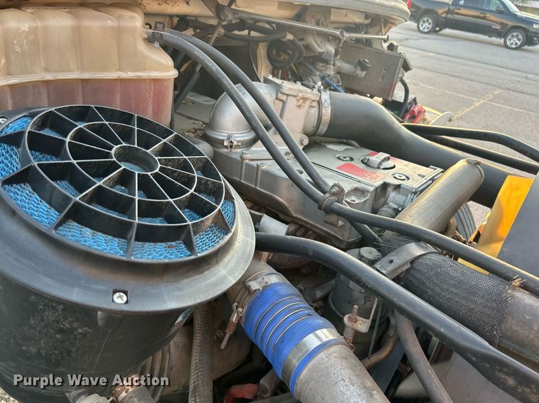 image for item EK2965 2004 Freightliner Business Class M2 box truck