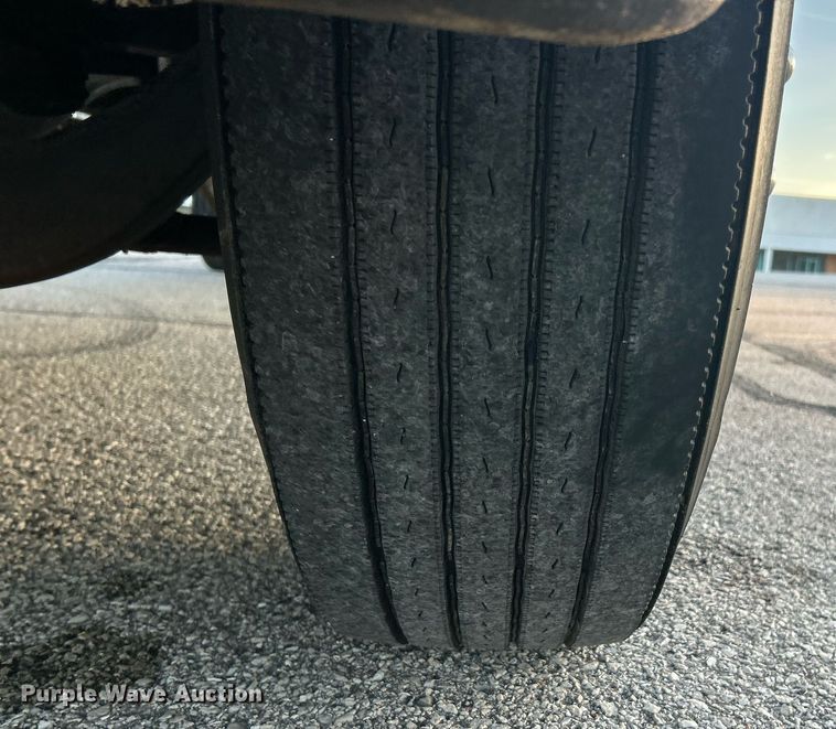 image for item EK2965 2004 Freightliner Business Class M2 box truck