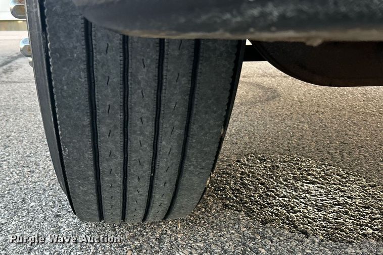 image for item EK2965 2004 Freightliner Business Class M2 box truck