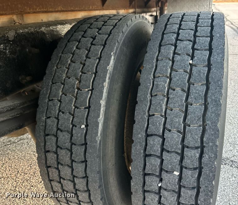 image for item EK2965 2004 Freightliner Business Class M2 box truck