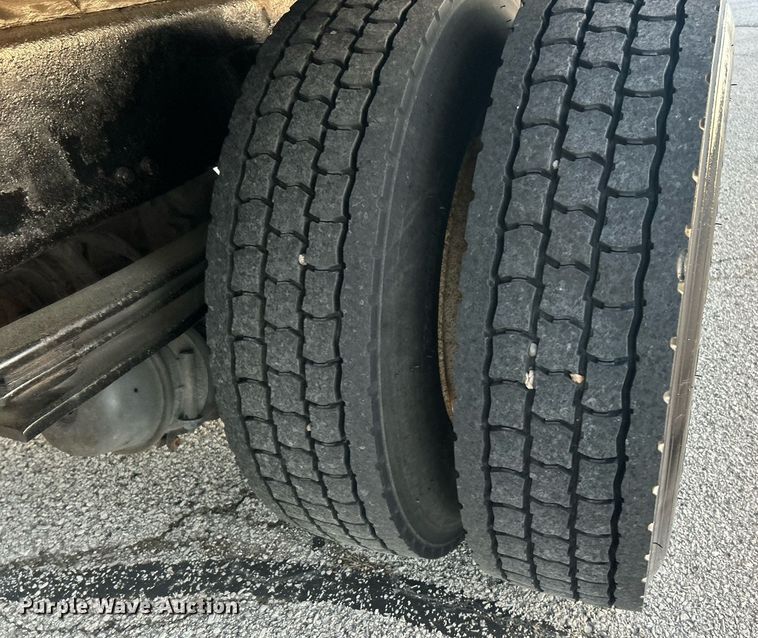 image for item EK2965 2004 Freightliner Business Class M2 box truck