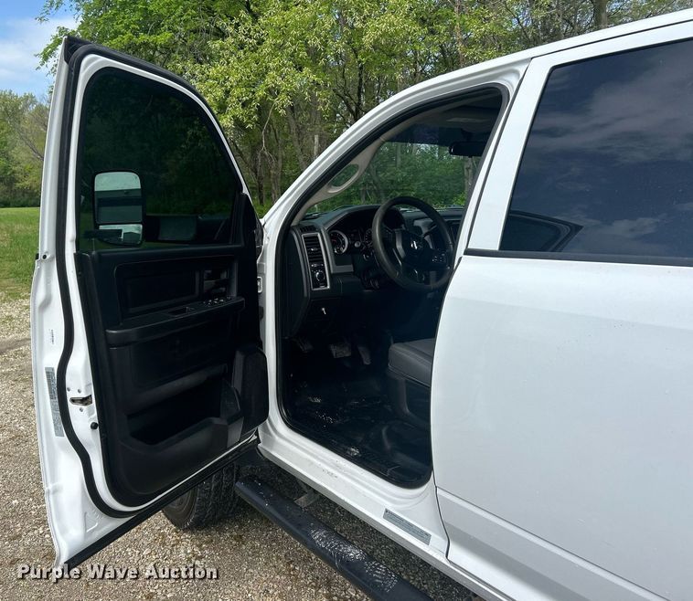 image for item EK2975 2018 Dodge Ram 4500 Crew Cab flatbed truck