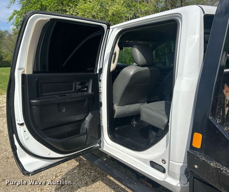 image for item EK2975 2018 Dodge Ram 4500 Crew Cab flatbed truck