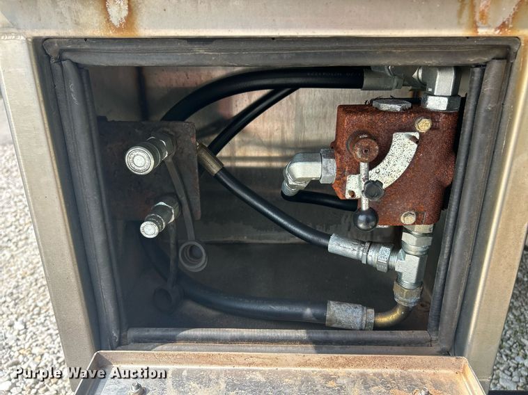 image for item EK2978 2012 Ford F550 Super Duty Crew Cab flatbed truck