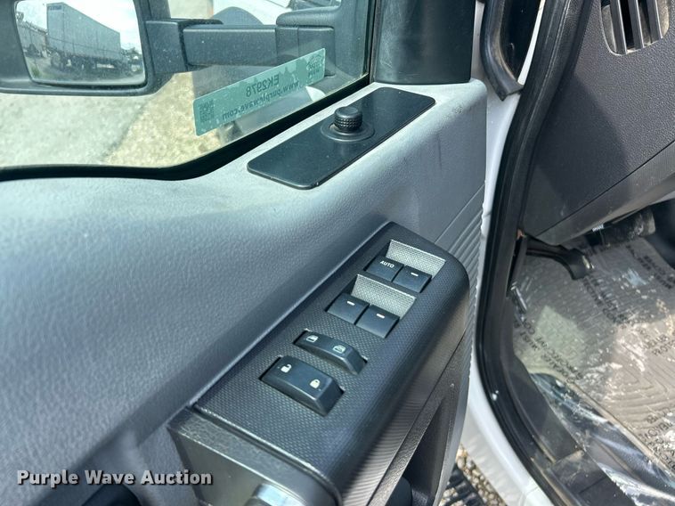 image for item EK2978 2012 Ford F550 Super Duty Crew Cab flatbed truck