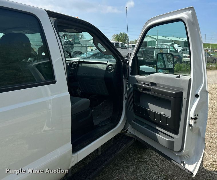 image for item EK2978 2012 Ford F550 Super Duty Crew Cab flatbed truck