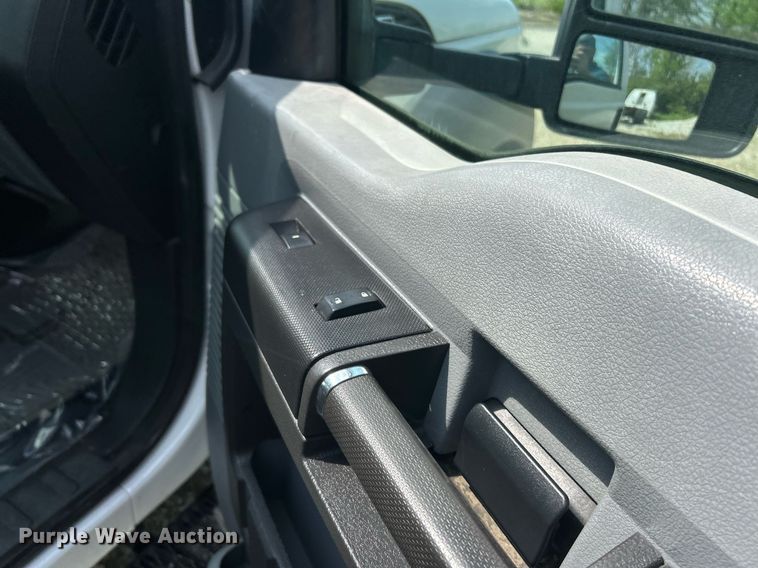 image for item EK2978 2012 Ford F550 Super Duty Crew Cab flatbed truck